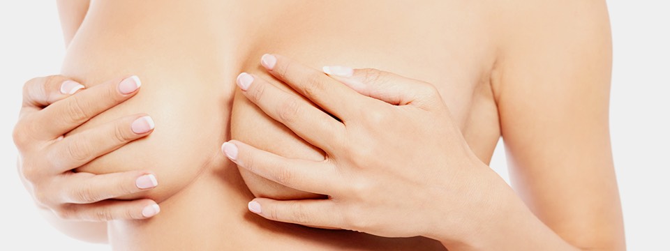 Remplacement des implants mammaires et chirurgie de la poitrine et des seins